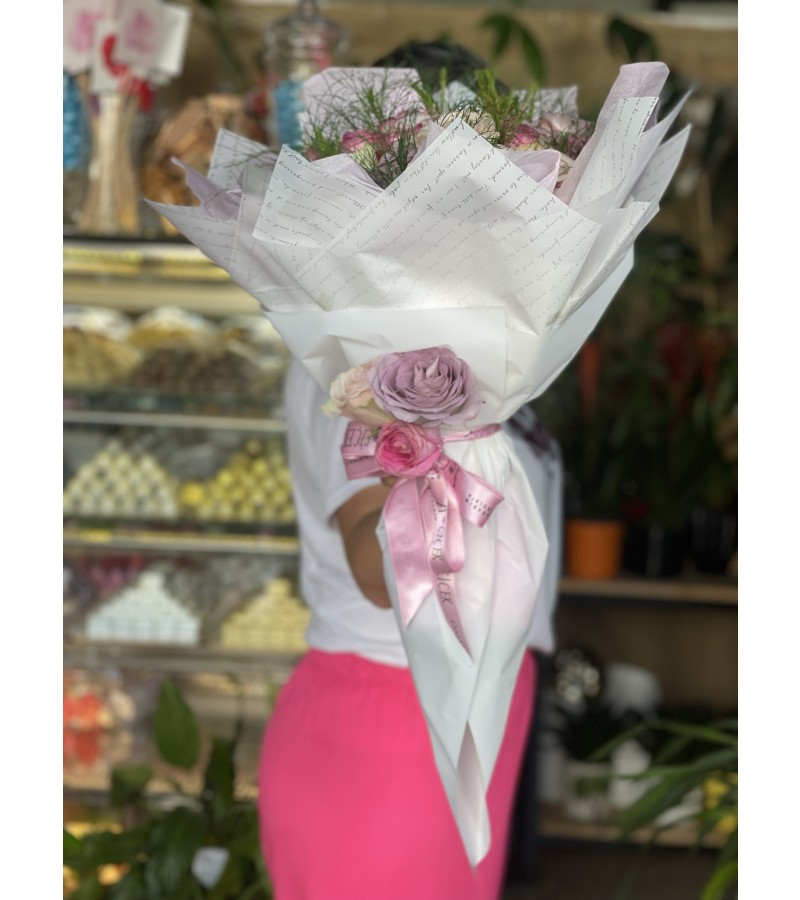 29 İthal Pembe&Lila&Beyaz Güllü Exclusive Buketimiz