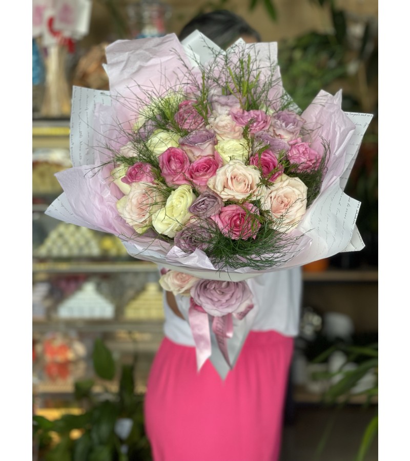 29 İthal Pembe&Lila&Beyaz Güllü Exclusive Buketimiz