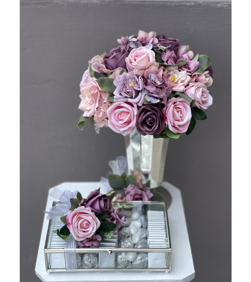 Gümüş Vazoda Pastel Renk Yapay Çiçek Aranjmanımız & Gümüş Çikolata Kutusu