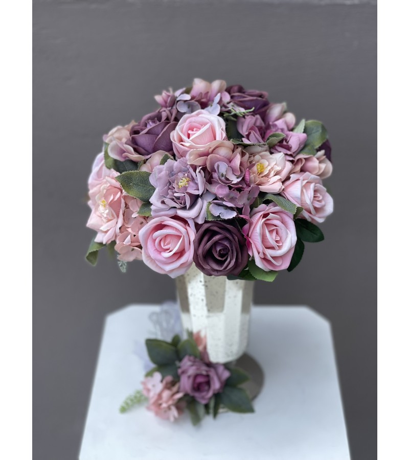 Gümüş Vazoda Pastel Renk Yapay Çiçek Aranjmanımız & Gümüş Çikolata Kutusu