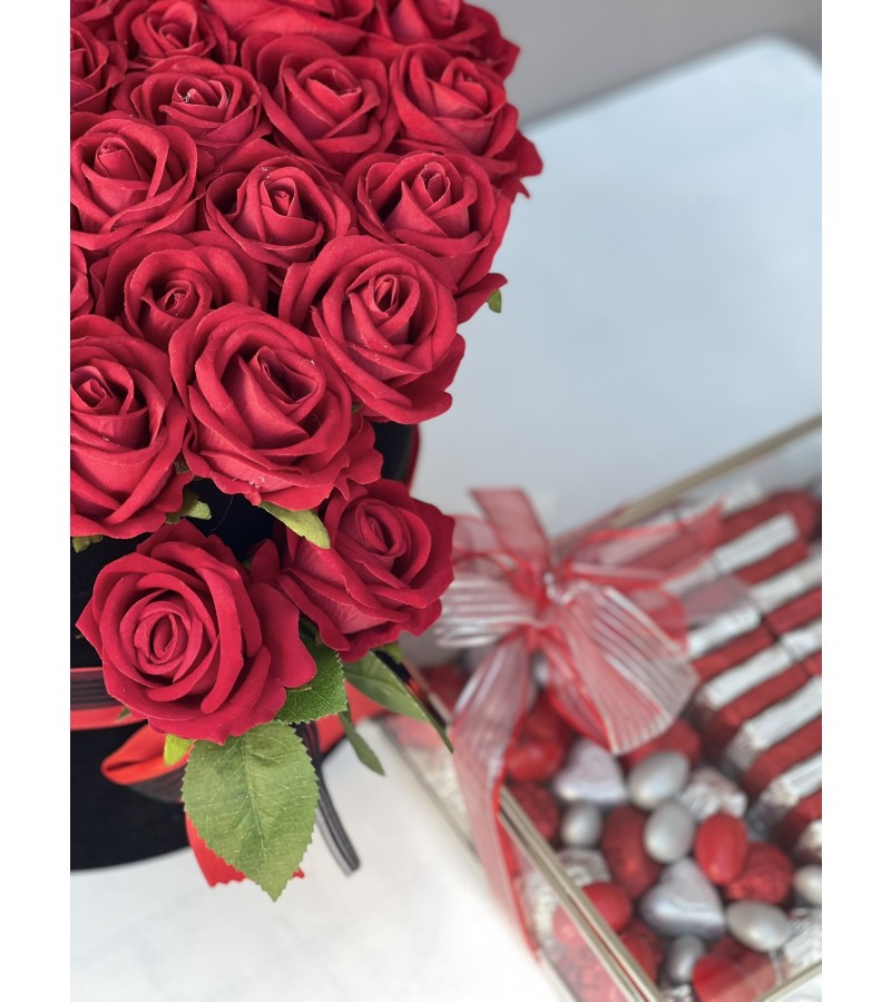 Siyah Kadife Kutuda 41 Yapay Gül & Gümüş Cam Çikolata Söz-Nişan Setimiz