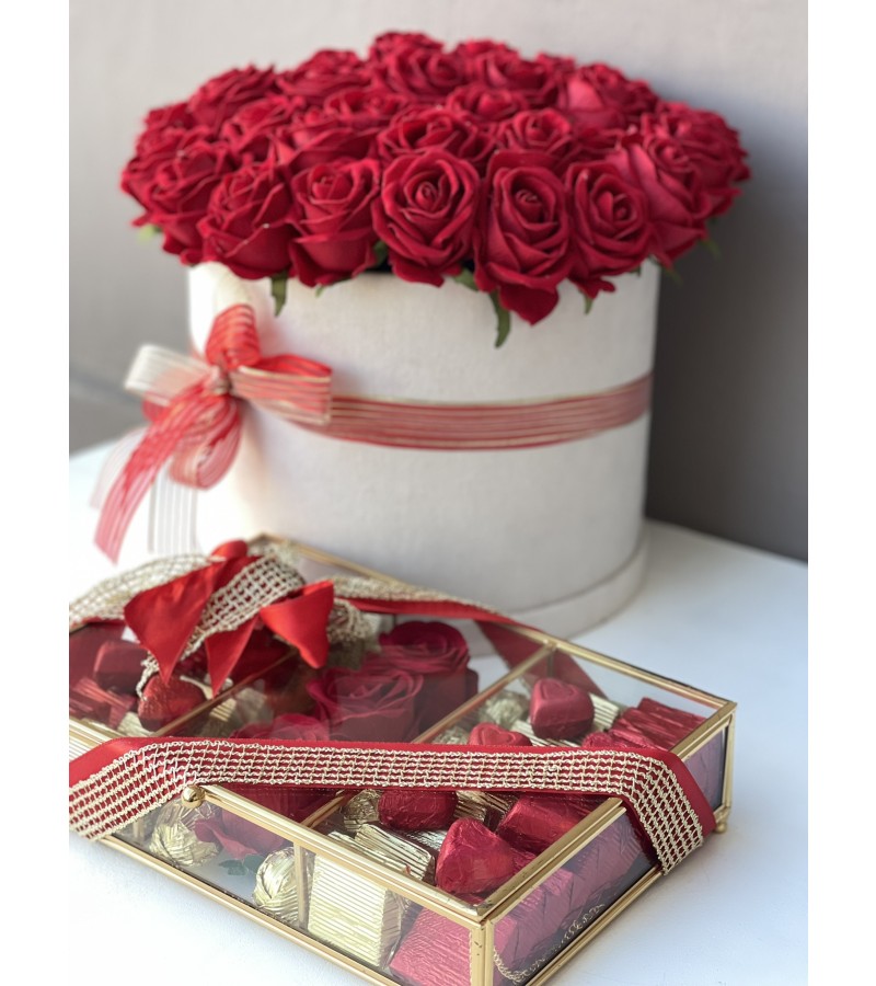 Krem Kadife Kutuda 41 Kırmızı Yapay Gül & Gold Bölmeli Çikolata Söz-Nişan Setimiz