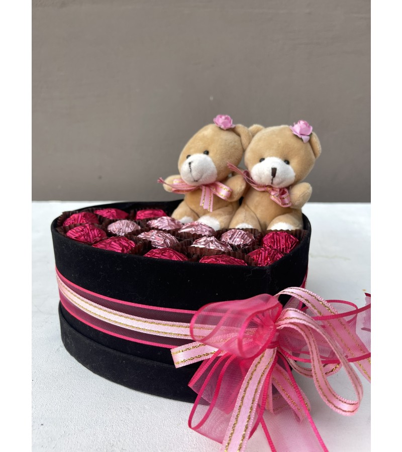 Ayıcıklı Pembe Kadife Kalp Çikolata Kutusu