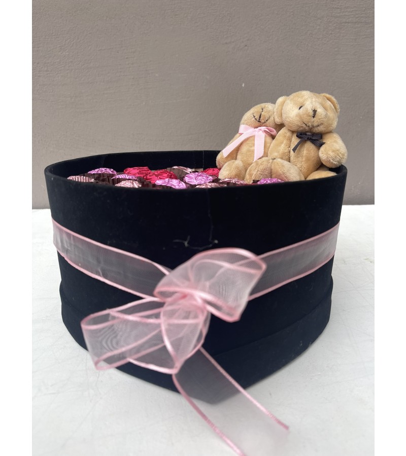Pembe Çikolatalı Ayıcıklı Kalp Kadife Çikolata Kutusu