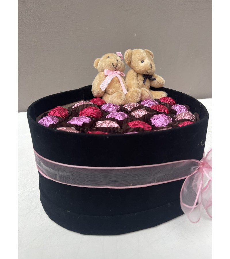 Pembe Çikolatalı Ayıcıklı Kalp Kadife Çikolata Kutusu