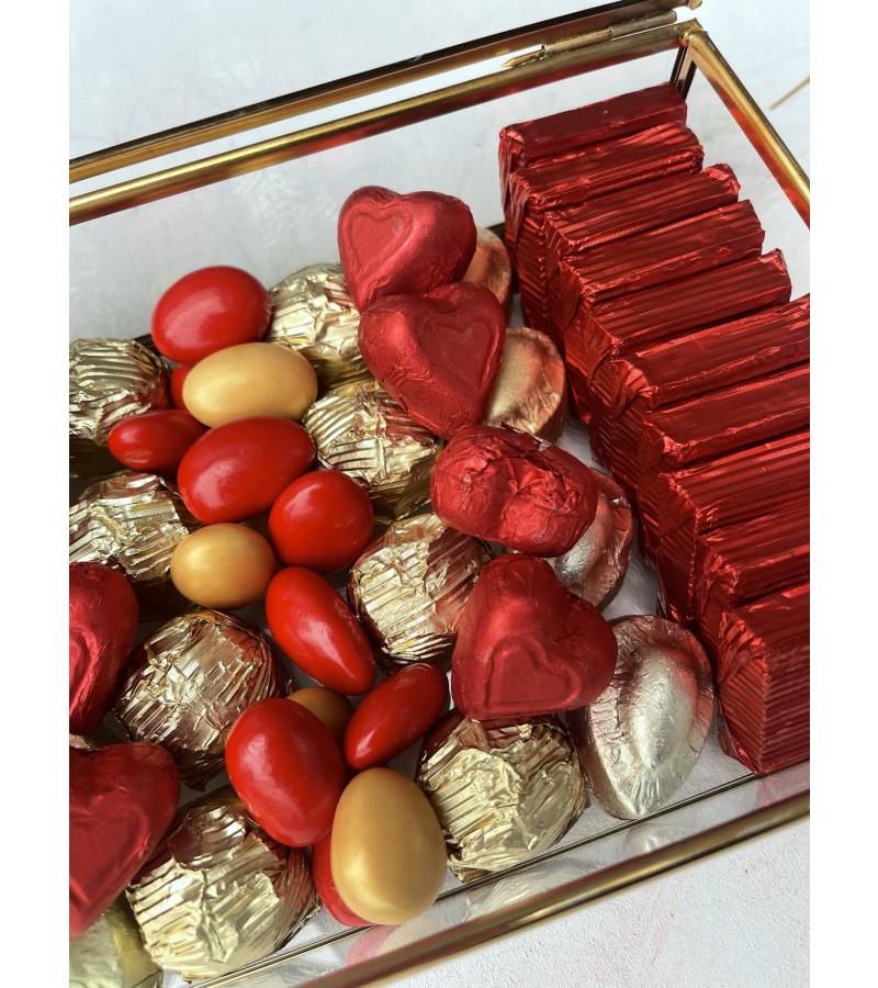 Cam Kutuda Kırmızı&Gold Kalpli Nişan Çikolata Kutusu