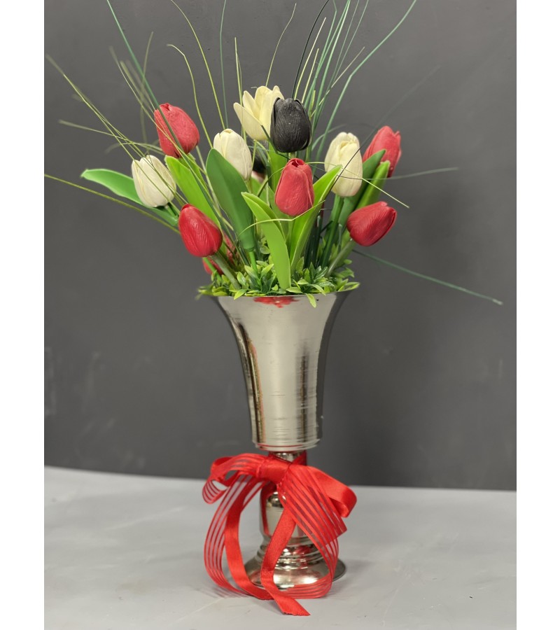 Gümüş Vazoda Renkli Lale Aranjman