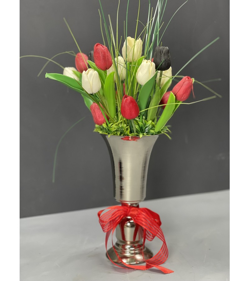 Gümüş Vazoda Renkli Lale Aranjman