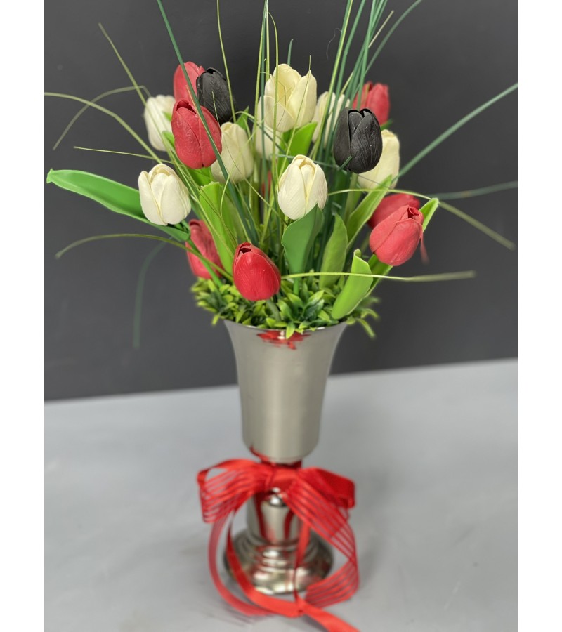 Gümüş Vazoda Renkli Lale Aranjman