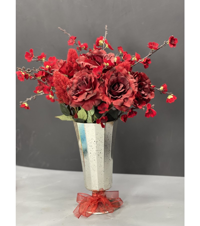 Gümüş ve Kırmızının Şıklığ