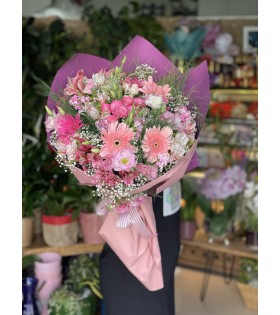 İthal Pembe Güllerle Renkli Mevsim Çiçekli Buketimiz