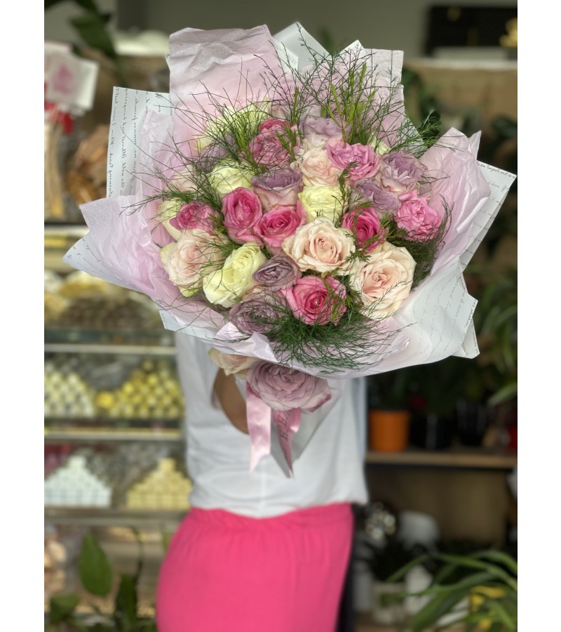 29 İthal Pembe&Lila&Beyaz Güllü Exclusive Buketimiz