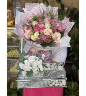 İthal Pembe Güllü Buket & Gümüş Çikolata Kutusu