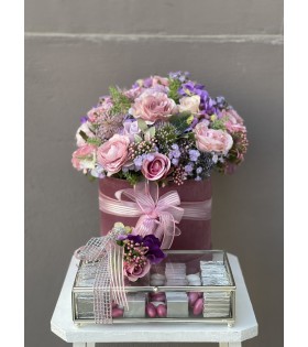 Kadife Kutuda Pink Lavender Yapay Çiçek Aranjman & Gümüş Çikolata Kutusu