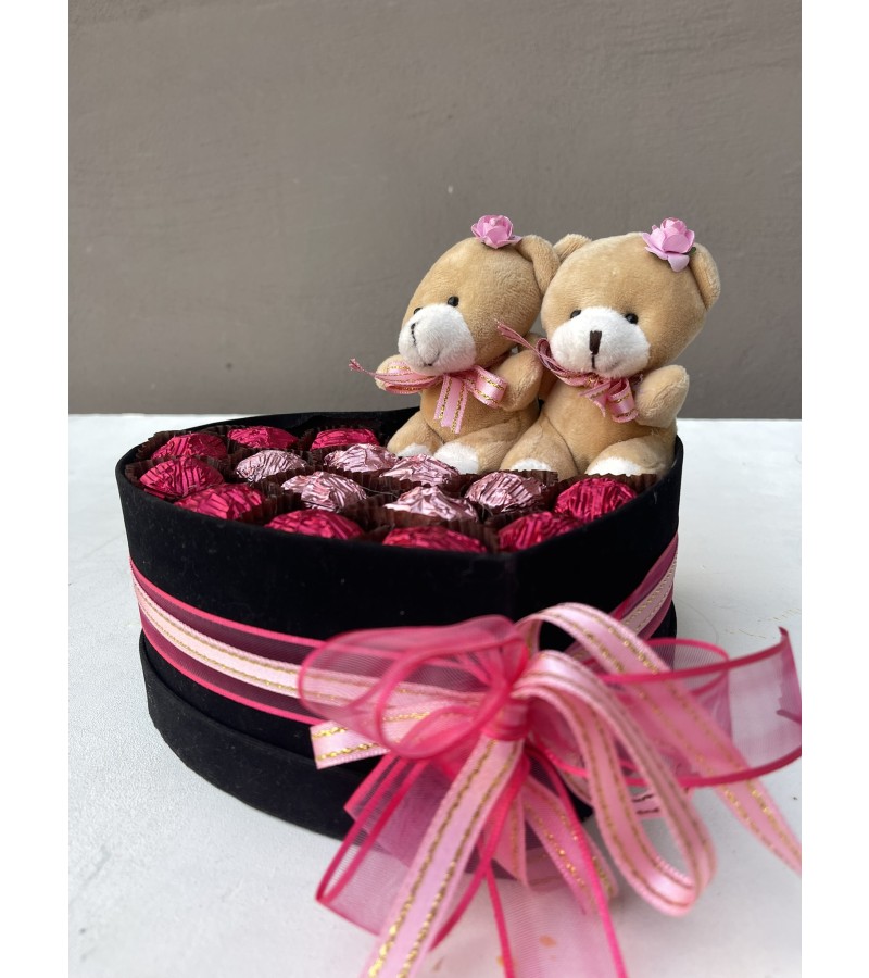 Ayıcıklı Pembe Kadife Kalp Çikolata Kutusu