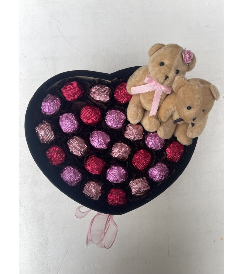 Pembe Çikolatalı Ayıcıklı Kalp Kadife Çikolata Kutusu