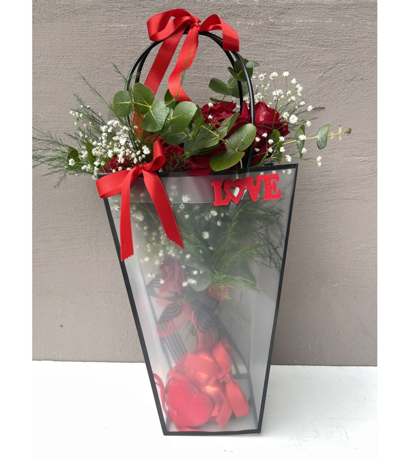 Şık Siyah Çantalı Kırmızı Gül Buketi