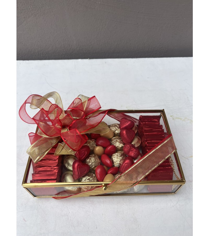 Cam Kutuda Kırmızı&Gold Kalpli Nişan Çikolata Kutusu