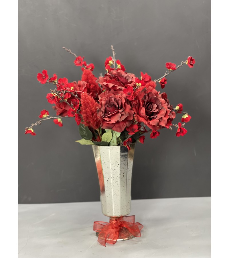 Gümüş ve Kırmızının Şıklığ